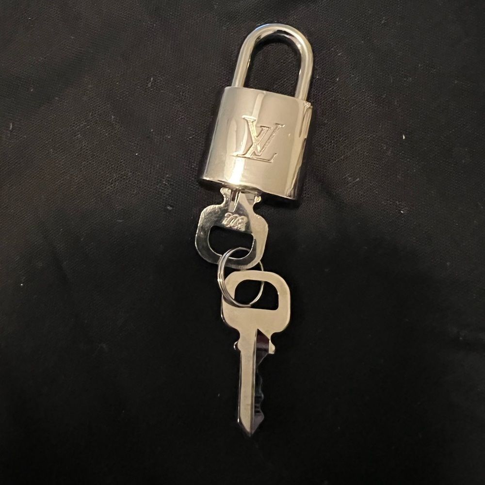 Authentic LOUIS VUITTON Key Lock Silver #322